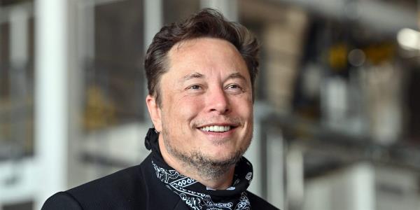 埃隆·马斯克(Elon Musk)以440亿美元收购Twitter的用户准备迎接Twitter的黄昏时，他开了个玩笑