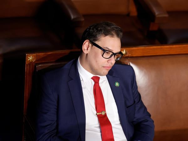 联邦调查局正在调查乔治·桑托斯是否通过为他垂死的狗收取资金来欺骗一名退伍军人：报告