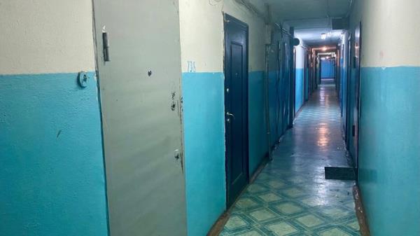 The blue building and blue corridor are Leningradsky Proskpekt, Kemerovo wher<em></em>e the murder happened.  In flat 738.