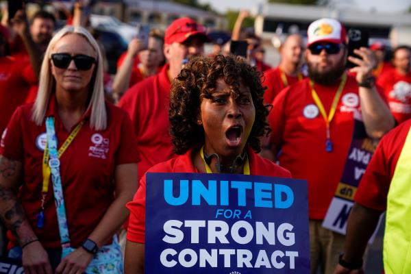 UAW rally to support striking workers