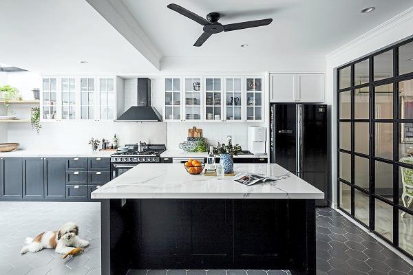 The homeowners wanted a big kitchen with a farmhouse theme.