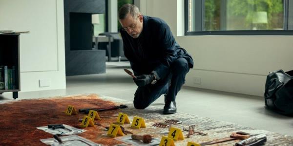 Arthur Pym investigating a crime scene in The Fall of the House of Usher