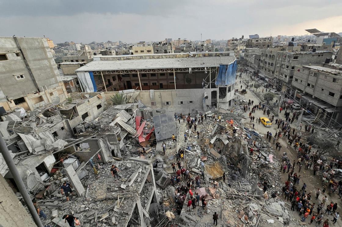 Relatives of Palestinians killed amid the o<em></em>ngoing Israeli-Hamas co<em></em>nflict mourn their loved o<em></em>nes at Nasser Hospital in Khan Younis, Gaza Strip, Palestine, Nov. 16, 2023. (EPA Photo)