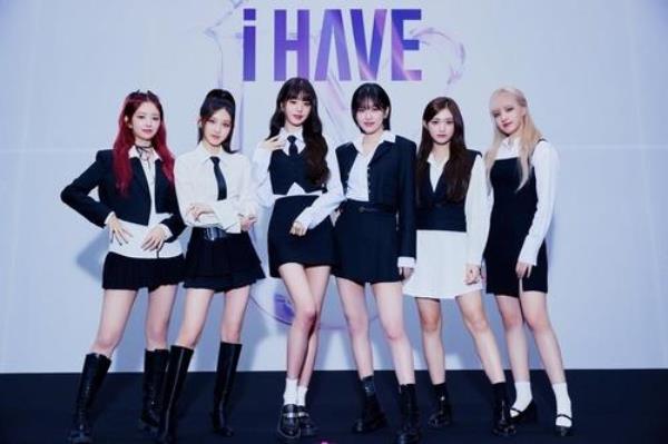 K-pop girl group Ive is seen in this photo provided by Starship Entertainment. (PHOTO NOT FOR SALE) (Yonhap)
