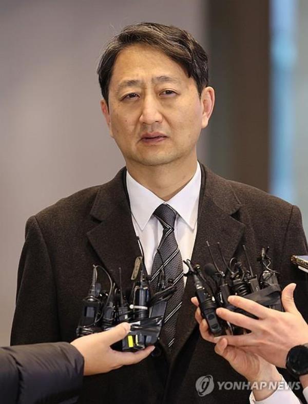 New Industry Minister nominee Ahn Duk-geun answers reporters' questions in Seoul on Dec. 18, 2023. (Yonhap) 
