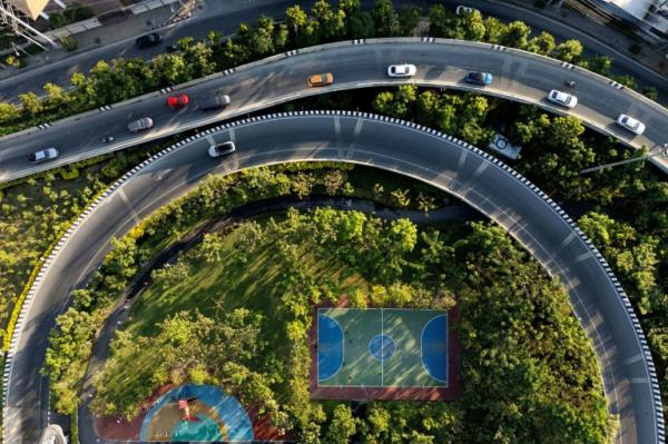 在曼谷高速公路之间，“口袋公园”发芽了