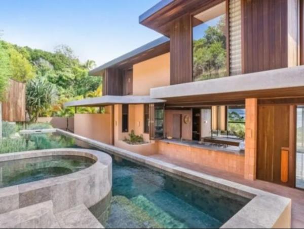 Allis can have a trip to the spa and a dip in the luxurious pool.