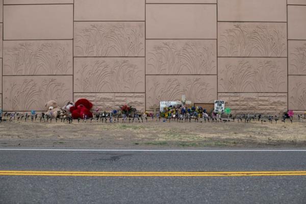 AURORA, UNITED STATES - AUGUST 19: The Elijah McClain memorial, near wher<em></em>e he lived and was restrained with a carotid hold by police in Aurora, United States, seen on August 19, 2020. McClain was injected with ketamine, went into cardiac arrest on the way to a hospital and died a few days later. (Photo by Rachel Woolf for The Washington Post via Getty Images)