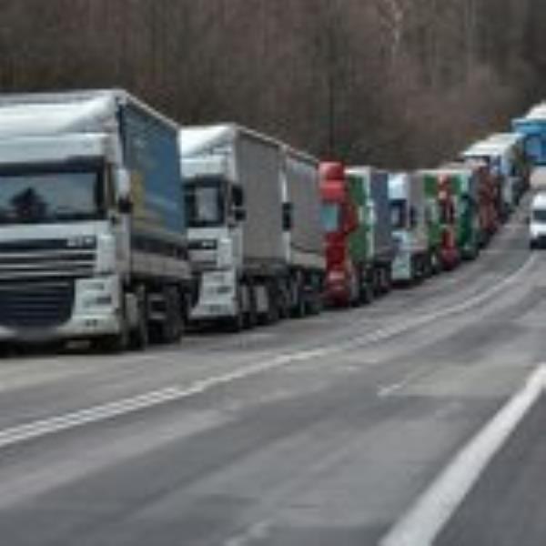 Polish truckers resume blockade of key Ukraine checkpoint