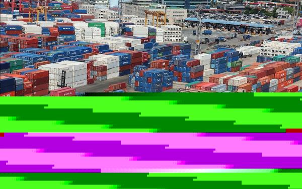 Co<em></em>ntainers at a port in the southeastern port city of Busan in this file photo taken Aug. 1, 2024. (Yonhap)
