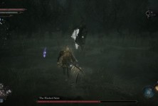 The Hushed Saint is a<em></em>bout to swing his halberd while he is mounted Lords of the Fallen