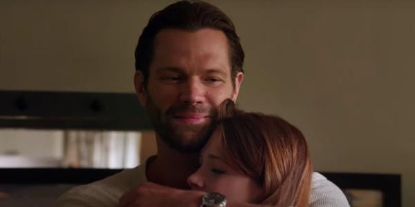 Cordell Walker (Jared Padalecki) hugging his daughter in Walker season 3.