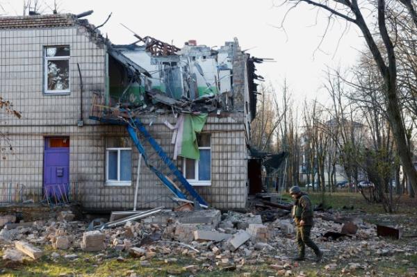 Police officers inspect the compound of a kindergarten damaged during Russian drone strikes, amid Russia?s attack on Ukraine, in Kyiv, Ukraine November 25, 2023. REUTERS/Valentyn Ogirenko