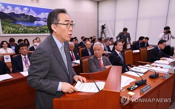 Foreign Minister Cho Tae-yul speaks during a parliamentary session at the Natio<em></em>nal Assembly in Seoul on Aug. 13, 2024. (Yonhap)