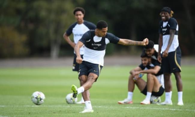 Chelsea players train at Cobham