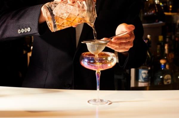 Relax while overlooking the Knightsbridge skyline with a Fifth Floor Cocktail masterclass